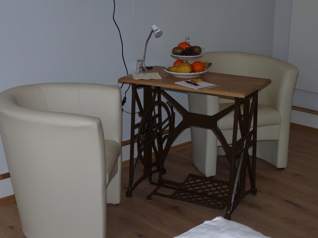 Garni - Hotel Unsere Stadtvilla Hechingen Zimmer foto